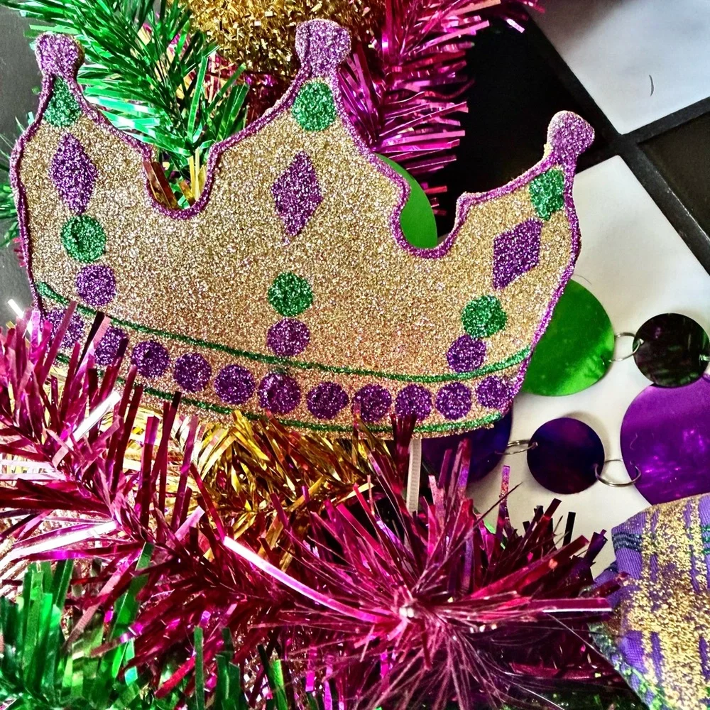 Vibrant Mardi Gras Wreath with Mask and Crown